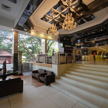 The South Park Hotel Thiruvananthapuram Dış mekan fotoğraf
