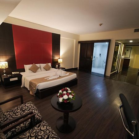 The South Park Hotel Thiruvananthapuram Dış mekan fotoğraf