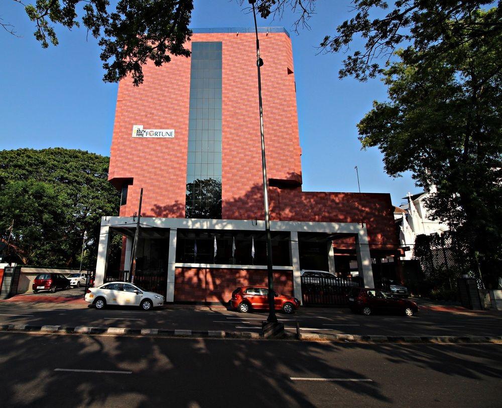 The South Park Hotel Thiruvananthapuram Dış mekan fotoğraf