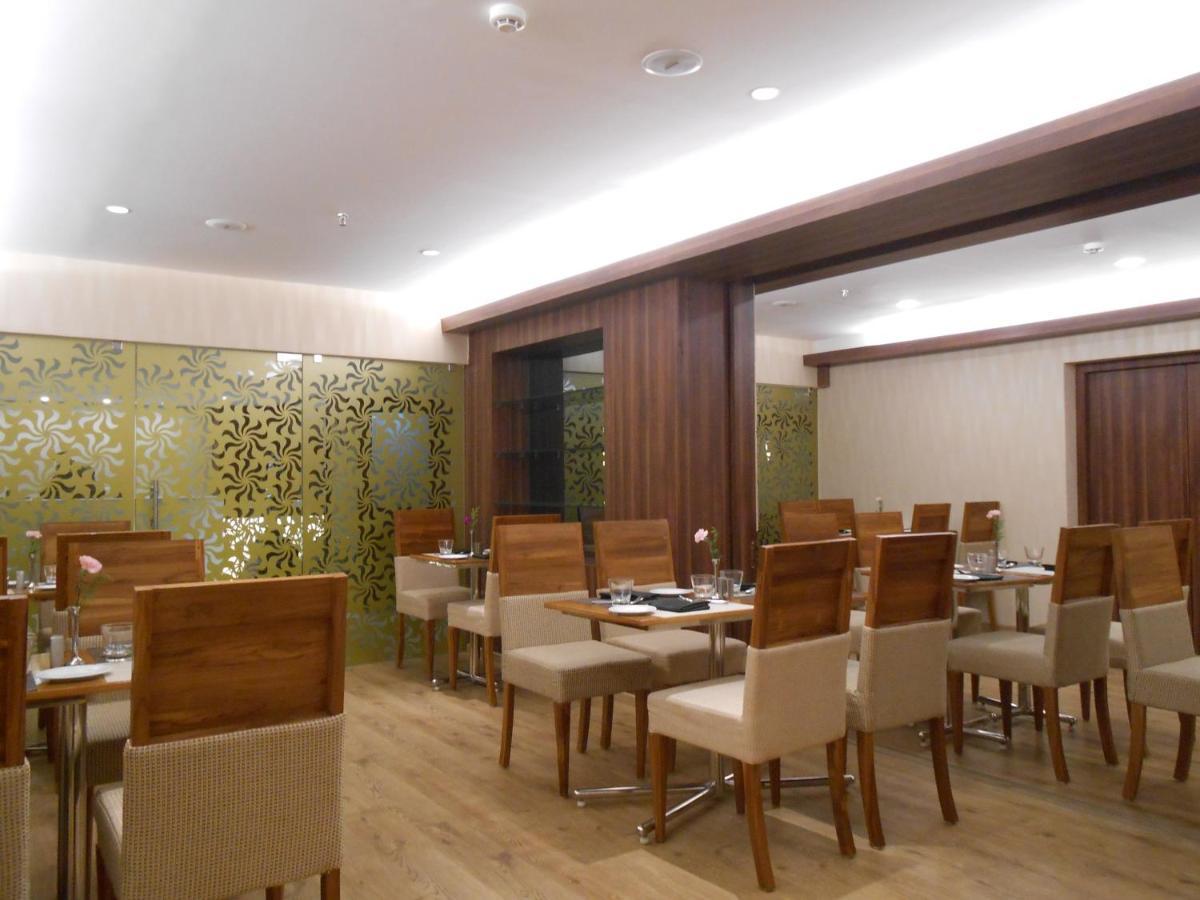 The South Park Hotel Thiruvananthapuram Dış mekan fotoğraf