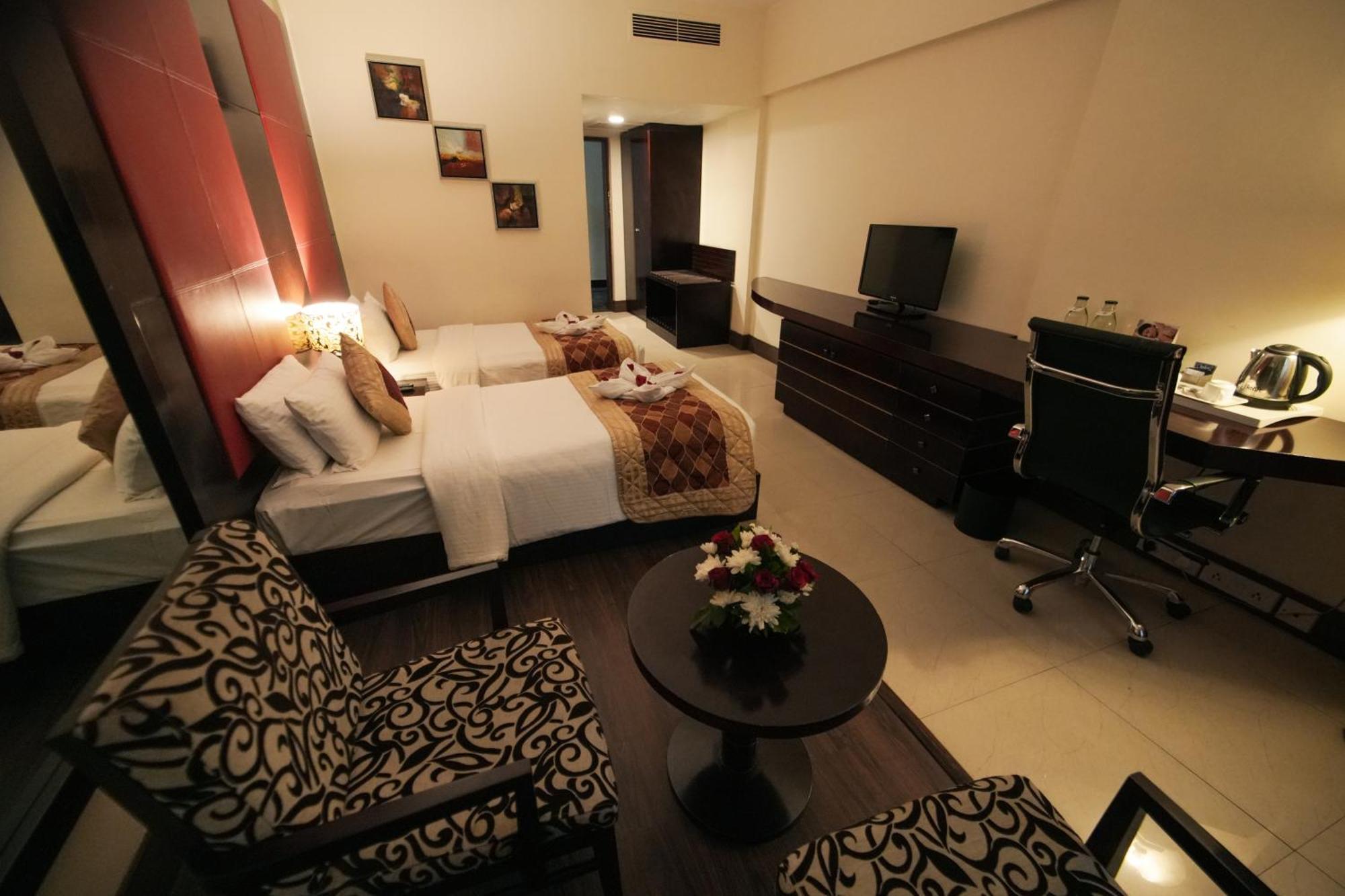 The South Park Hotel Thiruvananthapuram Dış mekan fotoğraf