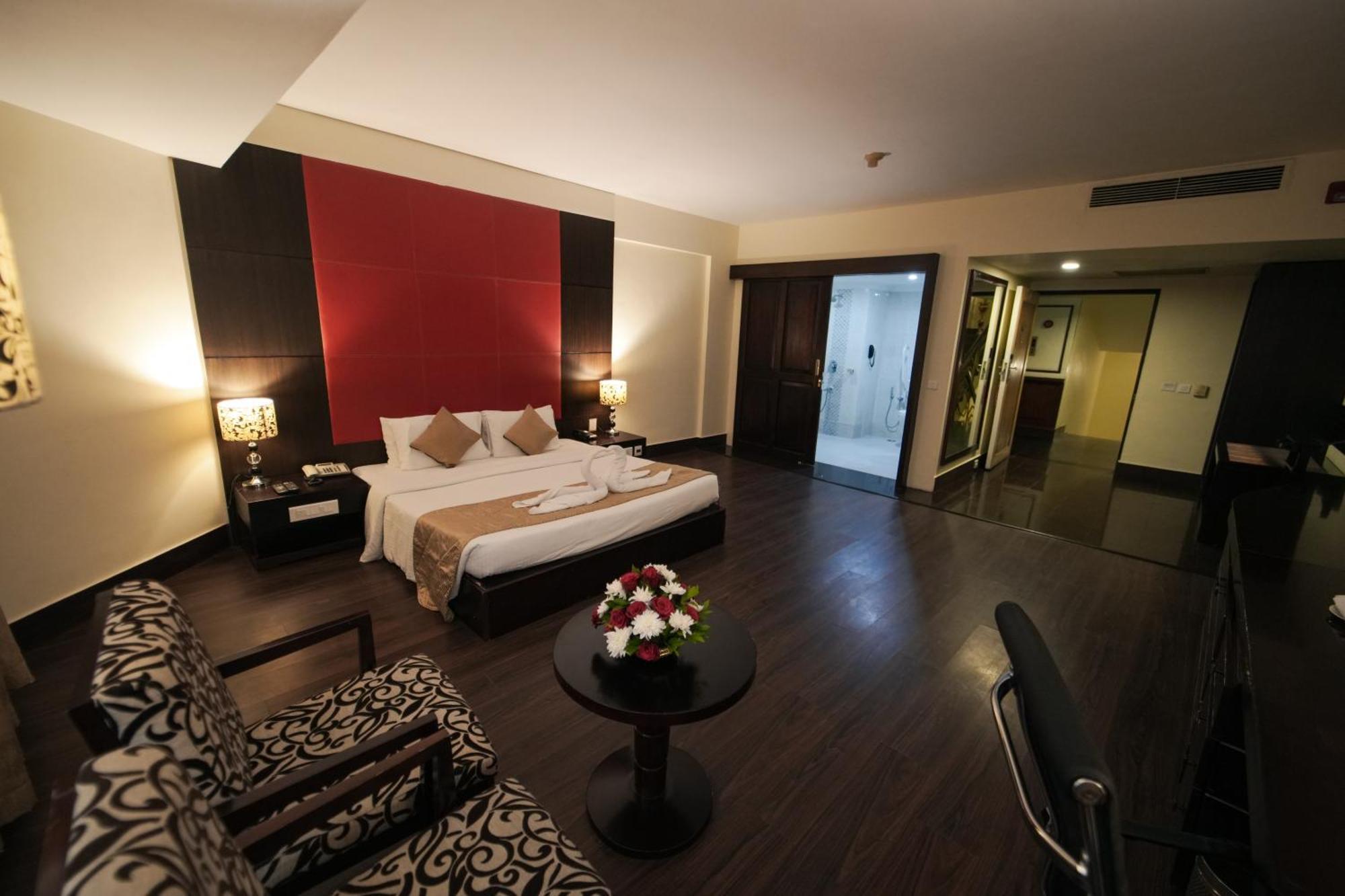 The South Park Hotel Thiruvananthapuram Dış mekan fotoğraf