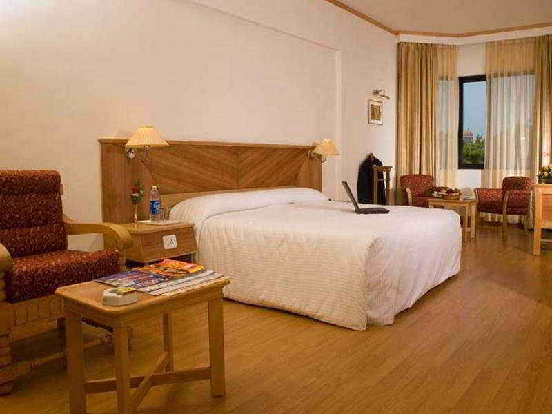 The South Park Hotel Thiruvananthapuram Dış mekan fotoğraf