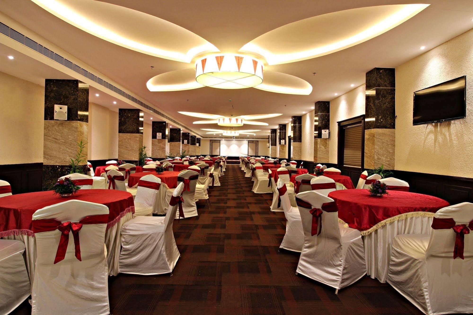 The South Park Hotel Thiruvananthapuram Dış mekan fotoğraf