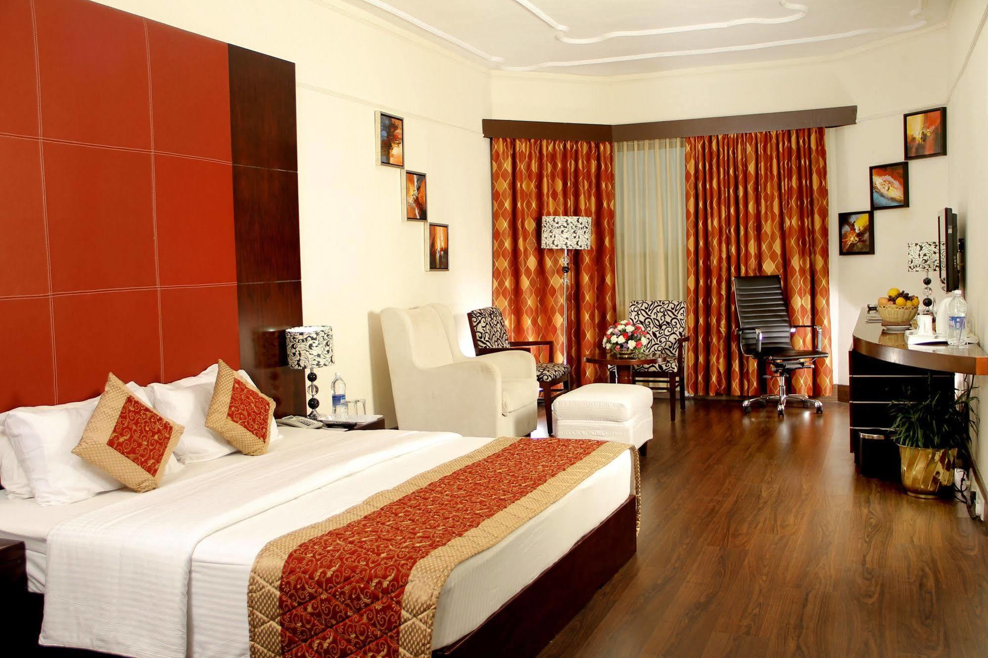 The South Park Hotel Thiruvananthapuram Dış mekan fotoğraf
