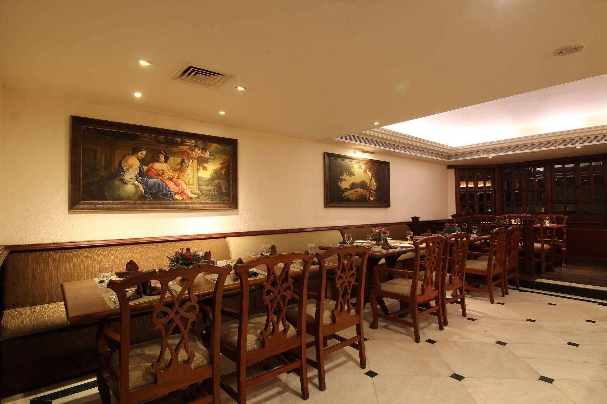 The South Park Hotel Thiruvananthapuram Dış mekan fotoğraf