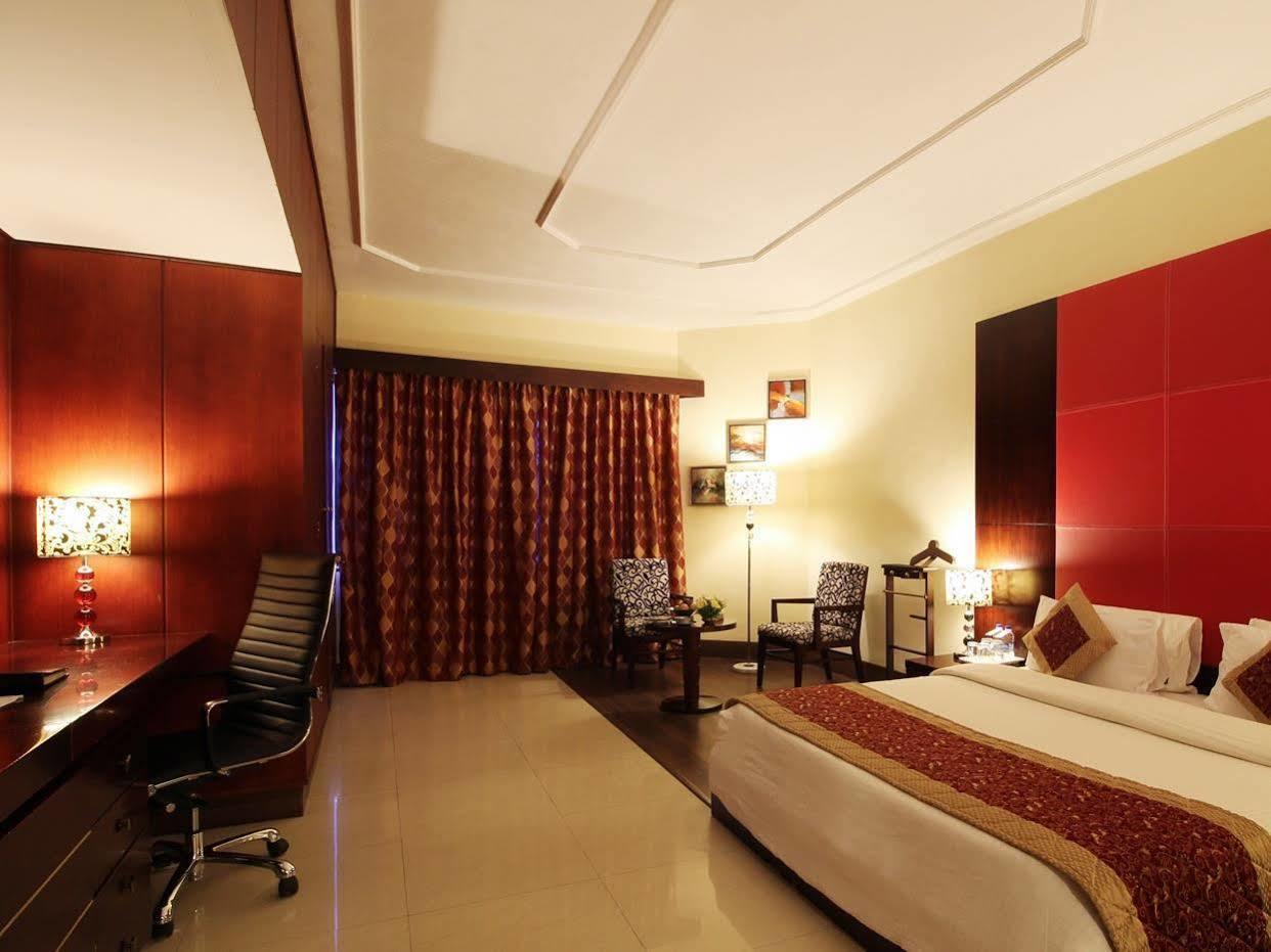 The South Park Hotel Thiruvananthapuram Dış mekan fotoğraf